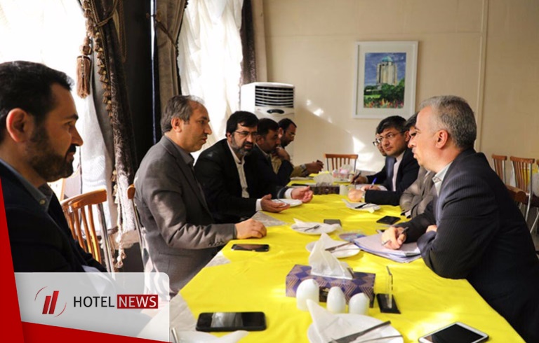 نشست مشترک رئیس و نایب‌رئیس جامعه هتلداران ایران با استاندار اردبیل - تصویر 1