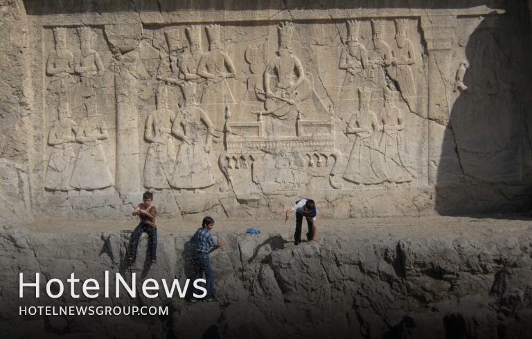 Experts clean famed bas-relief in southern Tehran - Picture 1