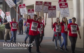 اعتصاب کارگران صنعت هتلداری در آریزونای آمریکا در اعتراض به نقض قانون کار